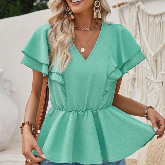 Tops - Spring green short sleeve with ruffles